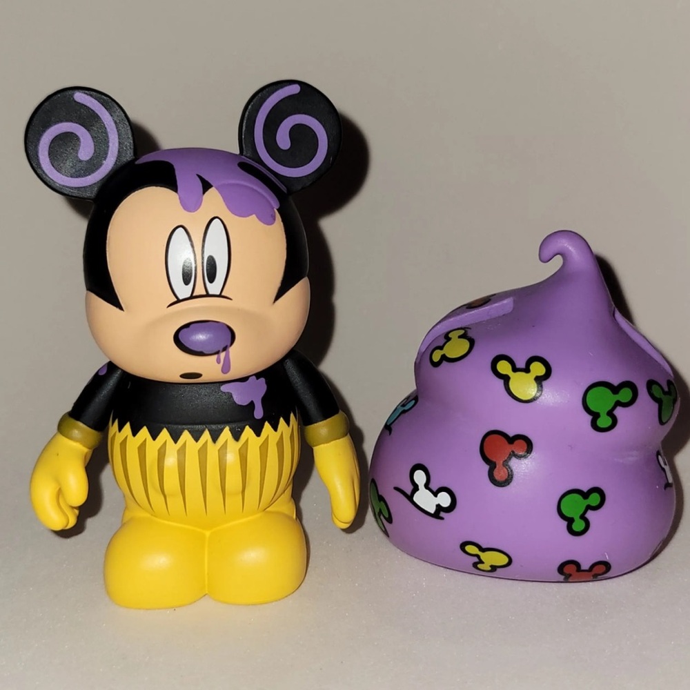 🌵 Retired Disney Vinylmation Mickey Cupcake from the "Bakery" series! - Picture 3 of 4
